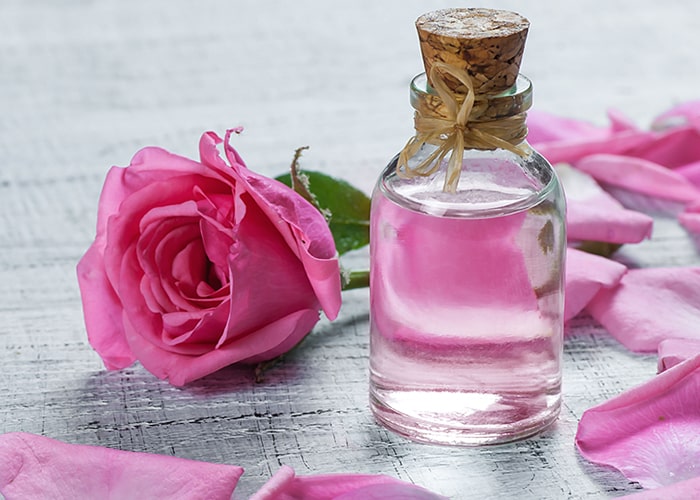 Gül Suyunun Cilde Faydaları
